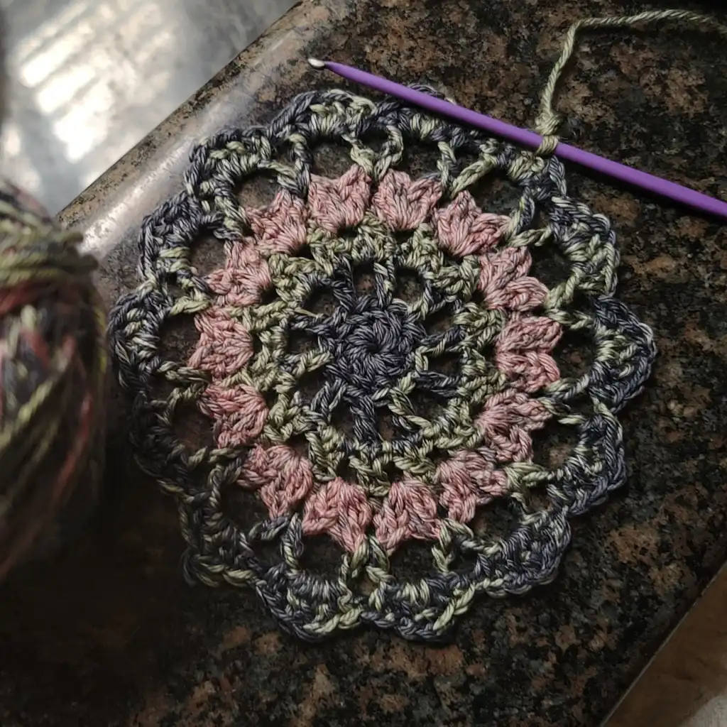 Crochet the Mandala Tam: A Free Pattern for Netted Caps - step by step